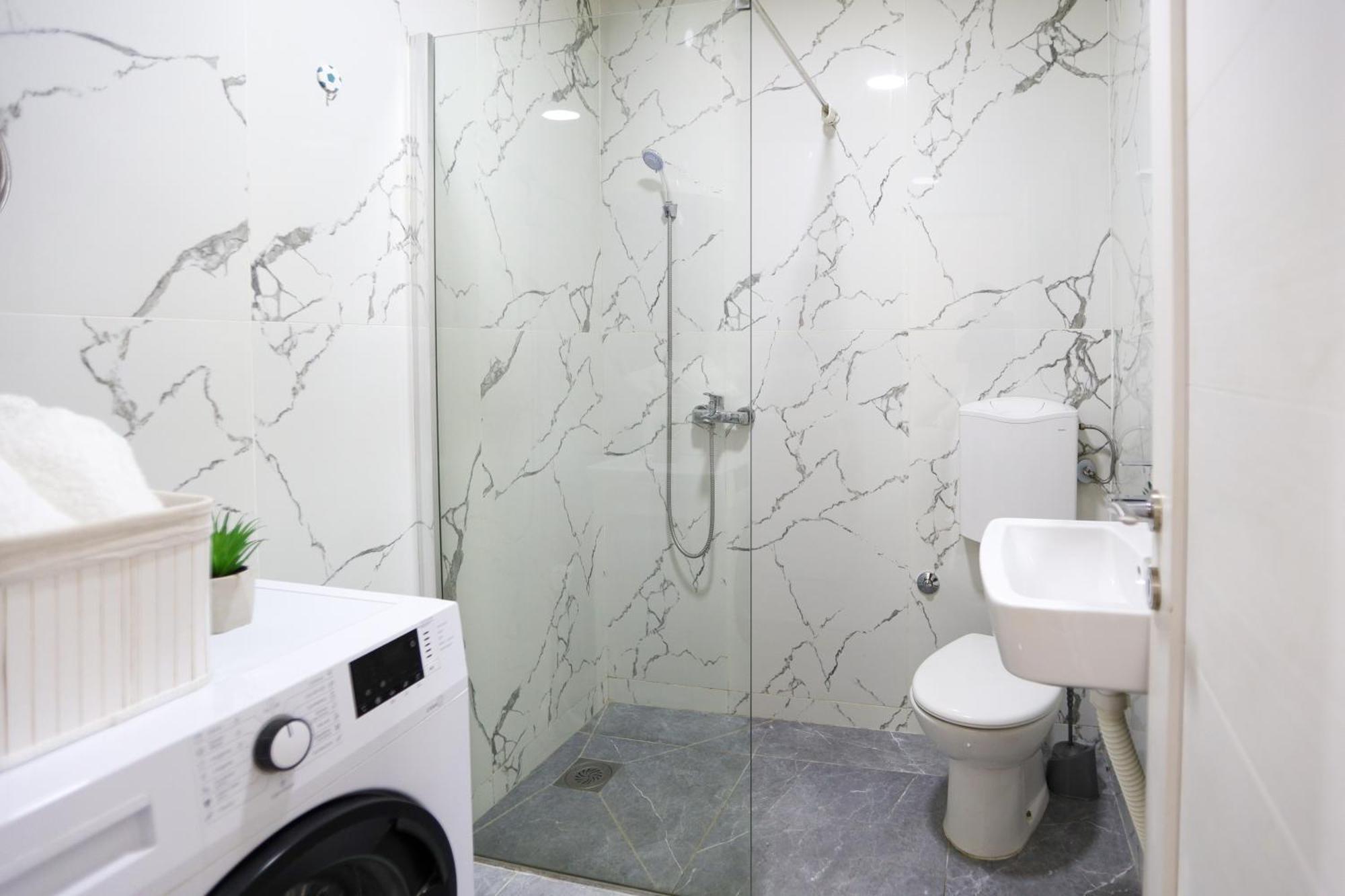Airport Stay Apartments Surcin Экстерьер фото